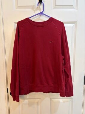 Vintage Nike Men’s Burgundy Crewneck Sweatshirt
